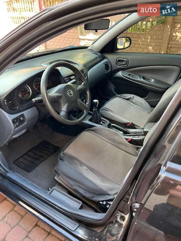 Седан Nissan Almera 2004 в Ивано-Франковске