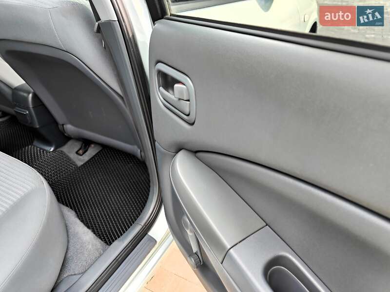 Седан Nissan Almera 2007 в Киеве