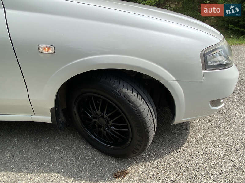 Седан Nissan Almera 2012 в Тернополе