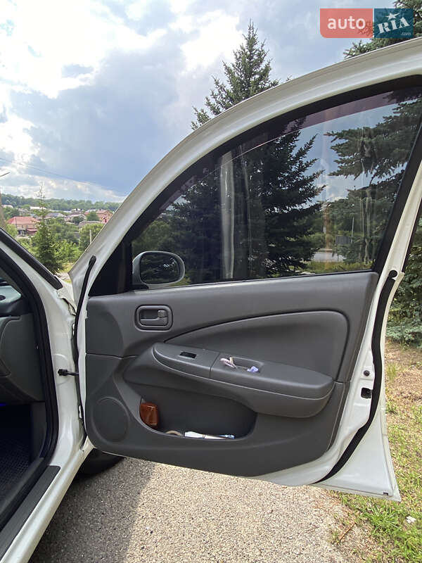 Седан Nissan Almera 2012 в Тернополе