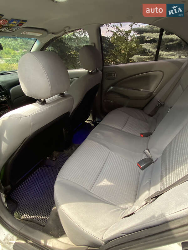 Седан Nissan Almera 2012 в Тернополе