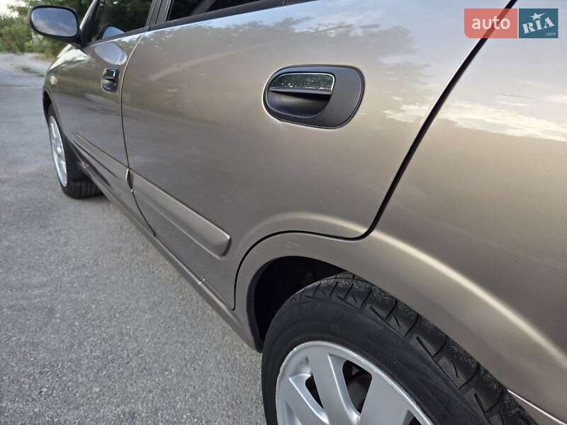 Седан Nissan Almera 2005 в Каменском