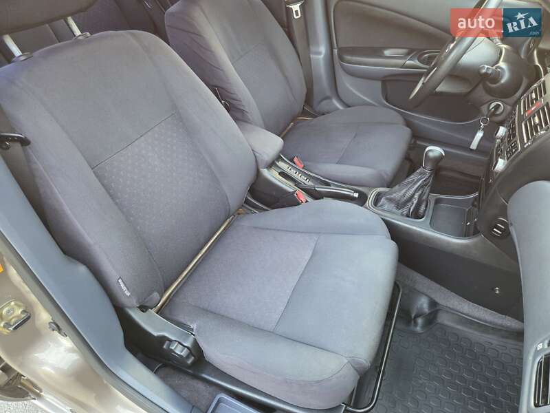 Седан Nissan Almera 2005 в Каменском
