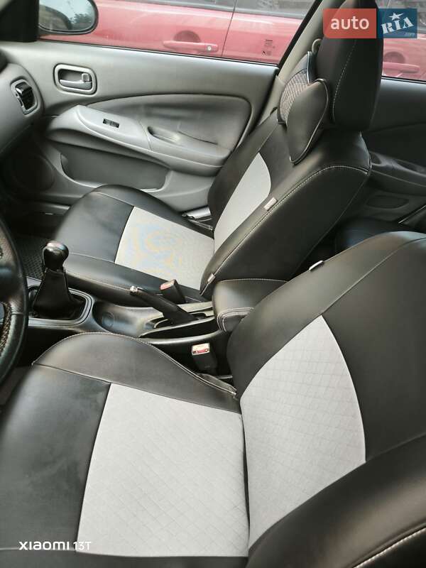 Седан Nissan Almera 2003 в Одессе