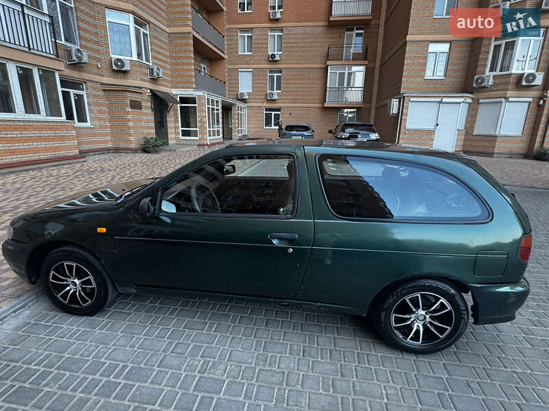 Хэтчбек Nissan Almera 1995 в Одессе