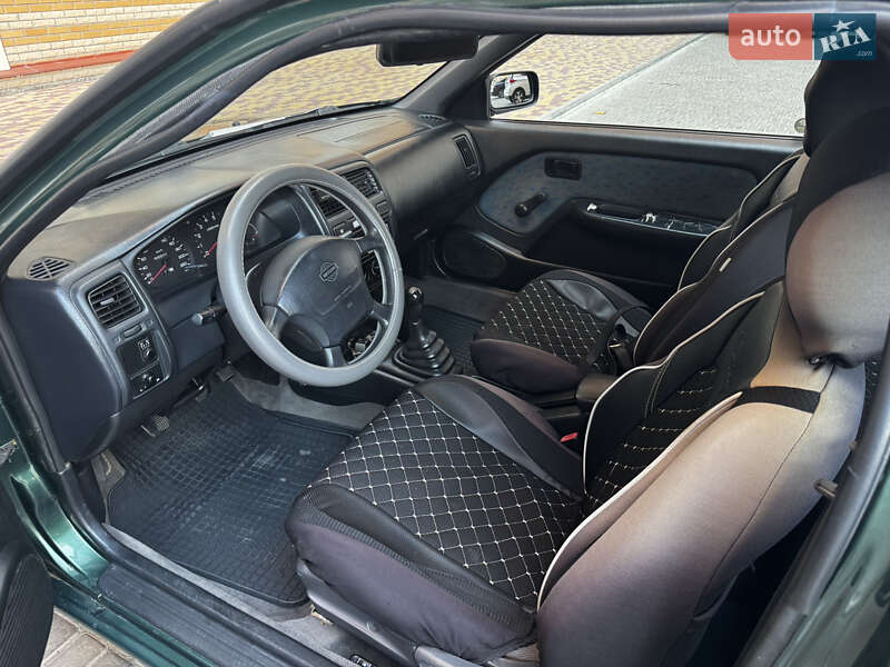 Хэтчбек Nissan Almera 1995 в Одессе