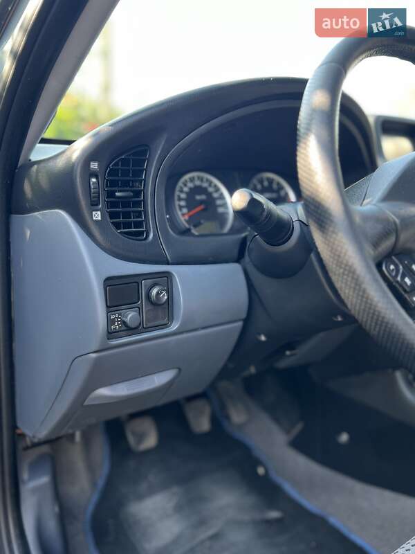 Хэтчбек Nissan Almera 2006 в Днепре