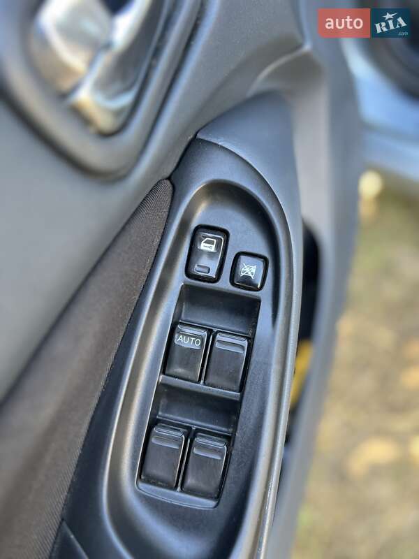 Хэтчбек Nissan Almera 2006 в Днепре