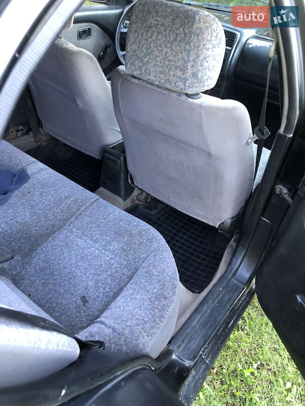 Седан Nissan Almera 1999 в Жмеринці