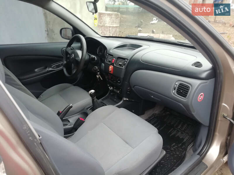Седан Nissan Almera 2005 в Подільську