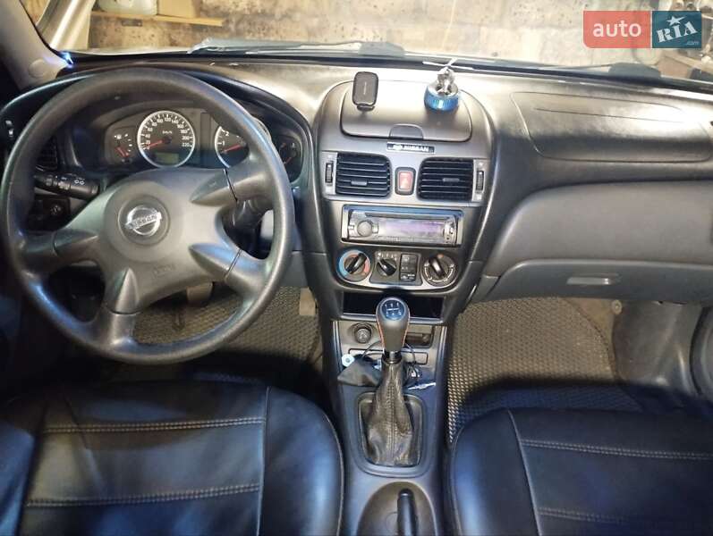 Седан Nissan Almera 2005 в Фастові