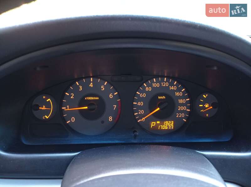 Седан Nissan Almera 2011 в Чернигове