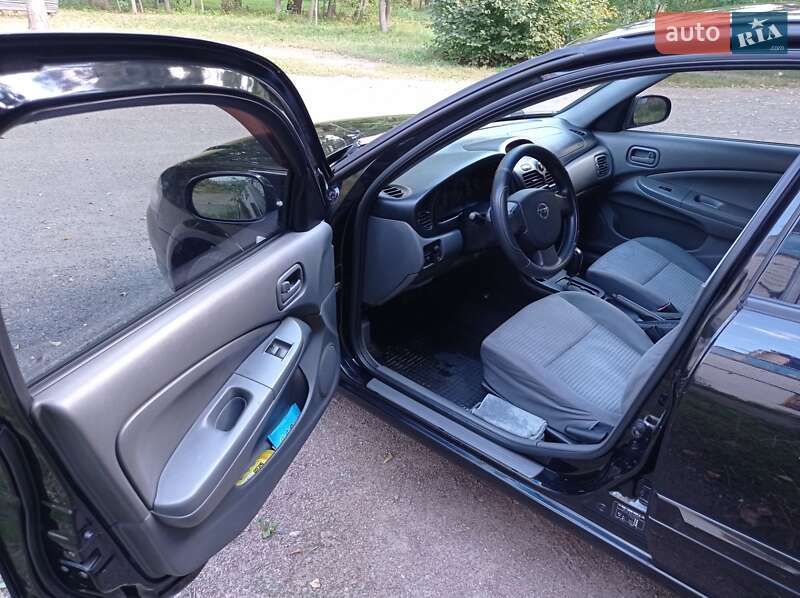 Седан Nissan Almera 2011 в Чернигове