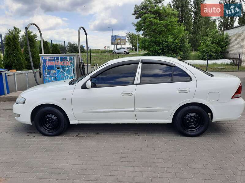 Седан Nissan Almera 2012 в Вараші