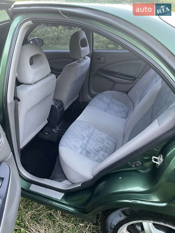 Седан Nissan Almera 2001 в Ямполе