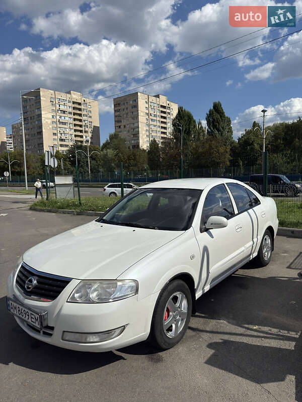 Седан Nissan Almera 2012 в Києві