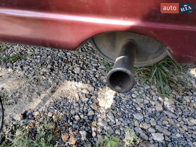 Седан Nissan Almera 1998 в Липовці