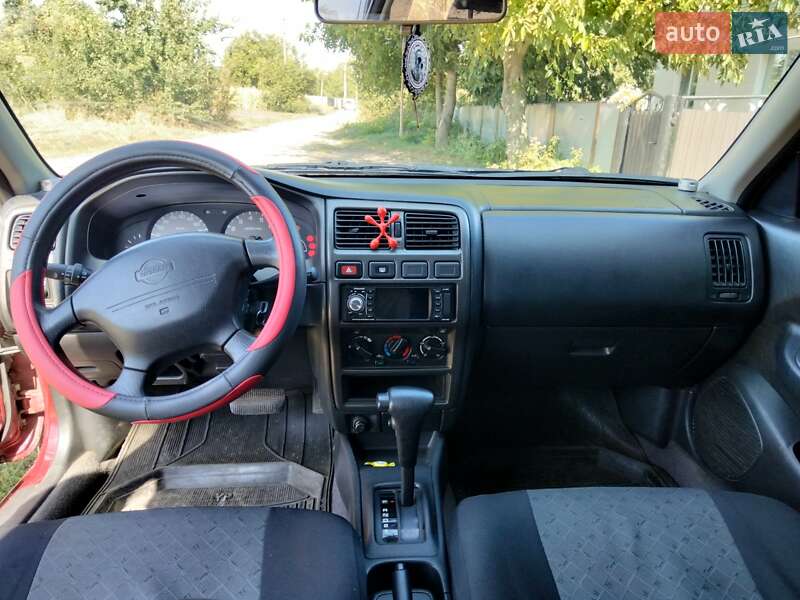 Седан Nissan Almera 1998 в Липовці