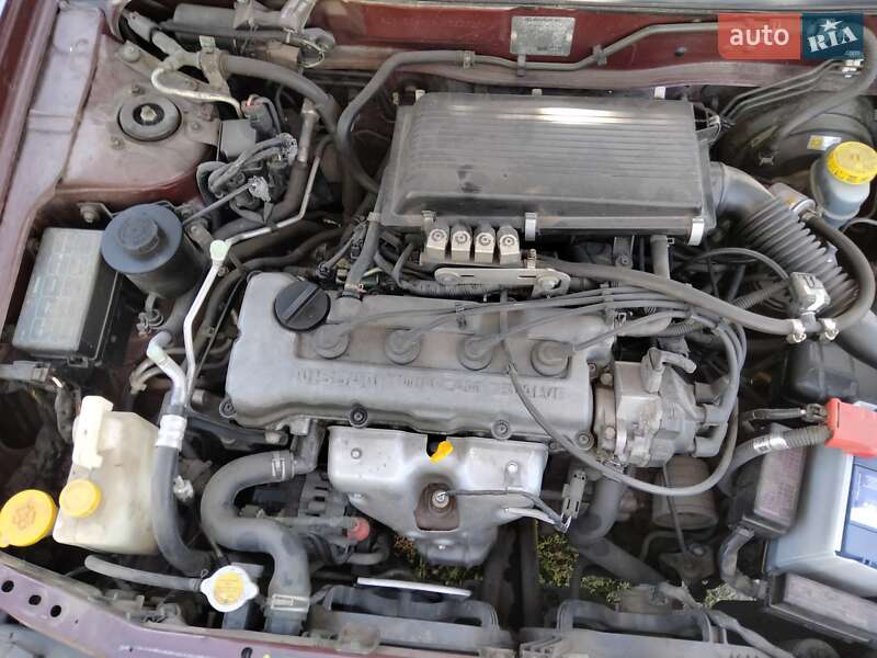 Седан Nissan Almera 1998 в Липовці