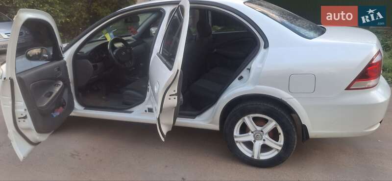 Седан Nissan Almera 2011 в Білогір'ї