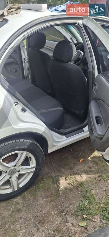 Седан Nissan Almera 2011 в Білогір'ї