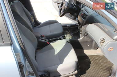 Седан Nissan Almera 2005 в  фото 18 Седан Nissan Almera 2005 в