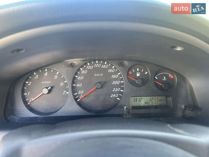 Хетчбек Nissan Almera 2002 в Києві