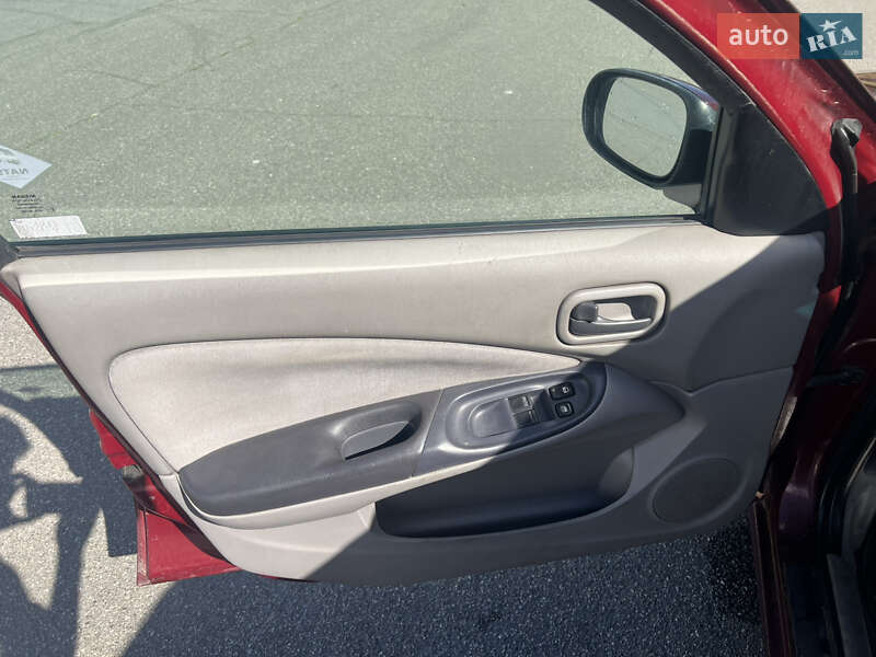 Хетчбек Nissan Almera 2002 в Києві