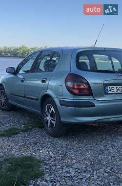 Хетчбек Nissan Almera 2000 в 
