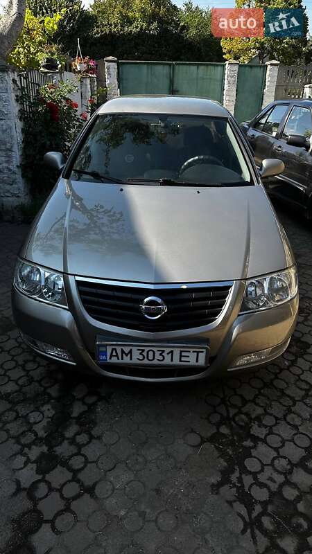 Седан Nissan Almera 2011 в Коростене