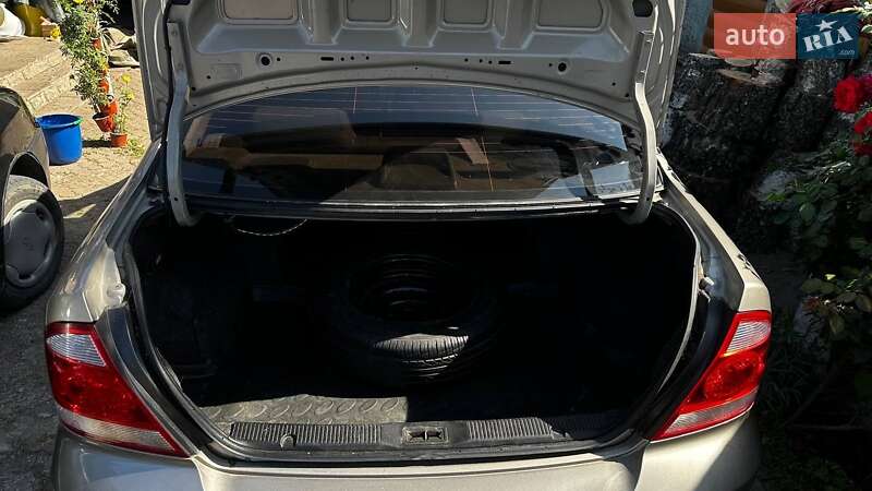 Седан Nissan Almera 2011 в Коростене