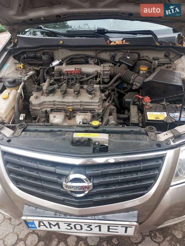 Седан Nissan Almera 2011 в Коростене