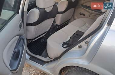 Хэтчбек Nissan Almera 2002 в Запорожье