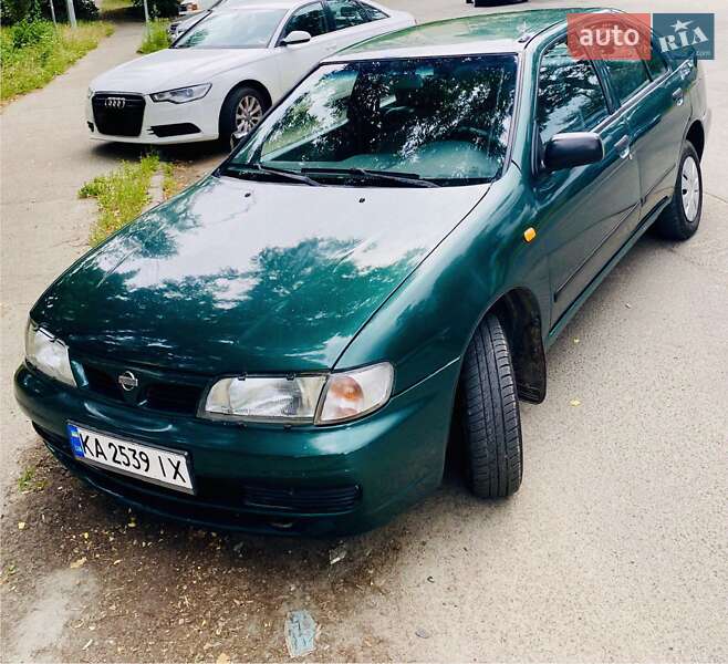 Седан Nissan Almera 1996 в Києві