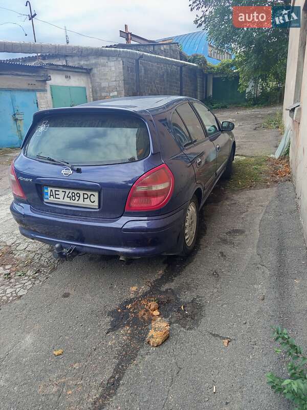 Хетчбек Nissan Almera 2001 в Дніпрі