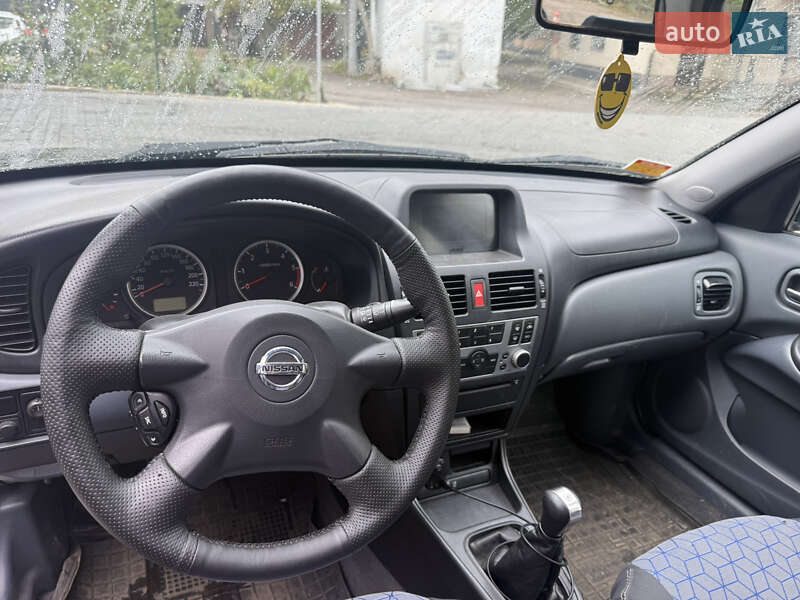 Хетчбек Nissan Almera 2005 в Одесі