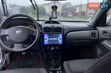 Седан Nissan Almera 2010 в 