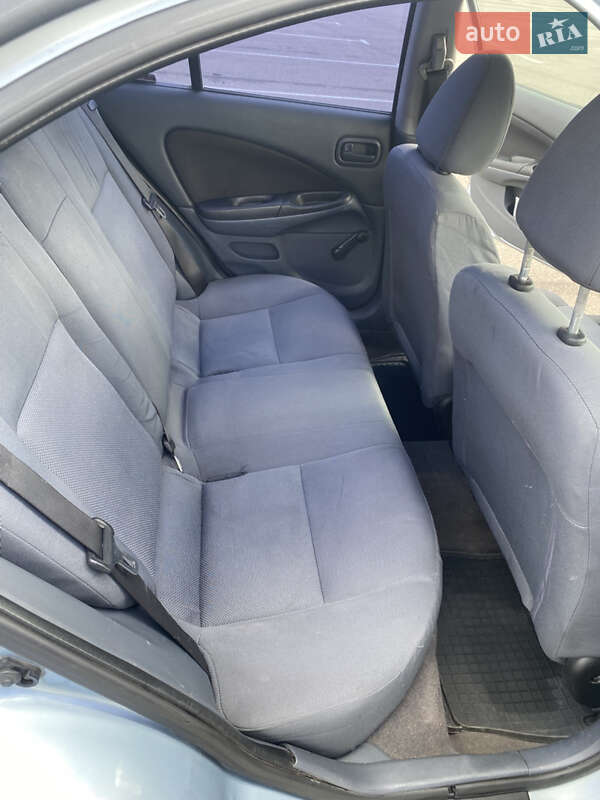 Седан Nissan Almera 2005 в Ровно