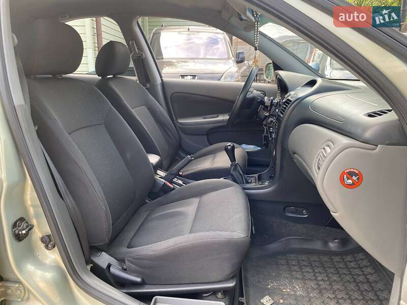 Седан Nissan Almera 2010 в Києві