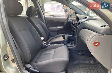 Седан Nissan Almera 2010 в 