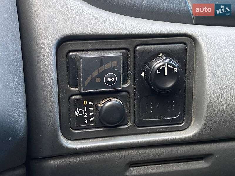 Седан Nissan Almera 2010 в Києві