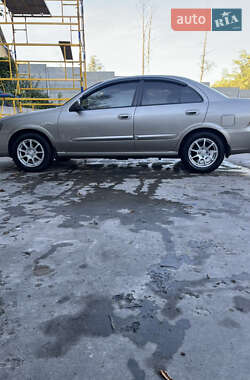 Седан Nissan Almera 2012 в Києві