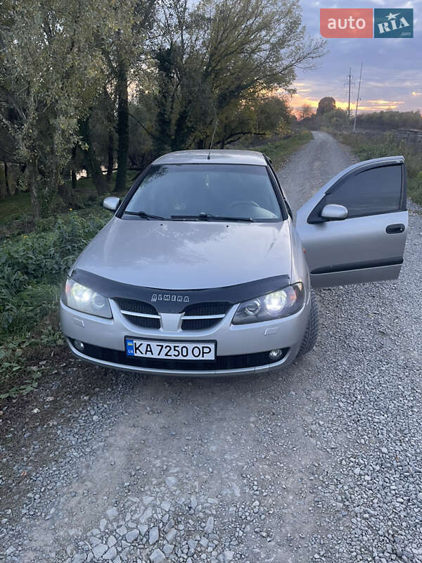 Седан Nissan Almera 2005 в Мукачевому