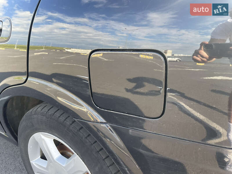 Седан Nissan Almera 2012 в Львові