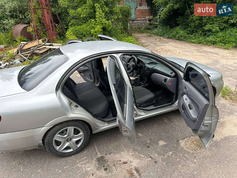 Седан Nissan Almera 2003 в Киеве