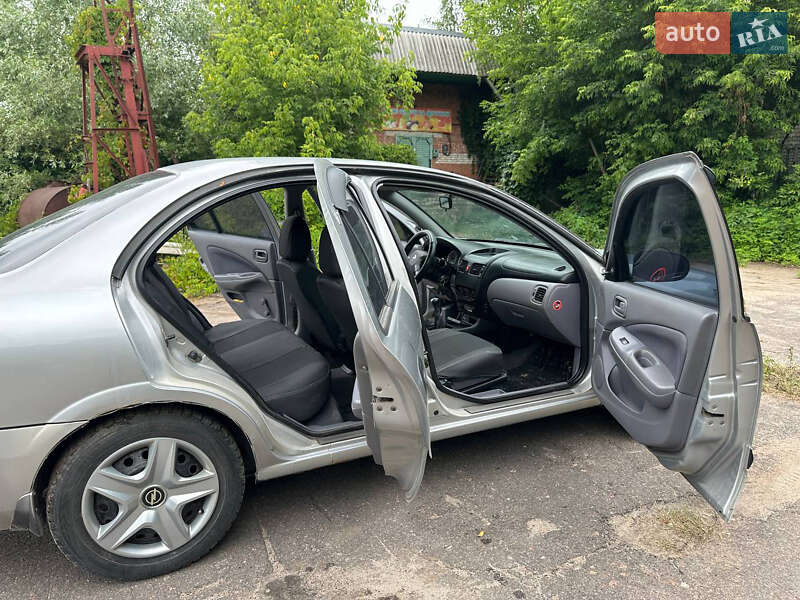 Седан Nissan Almera 2003 в Киеве