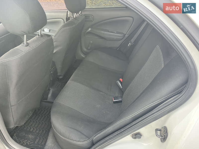 Седан Nissan Almera 2011 в Києві фото 10 Седан Nissan Almera 2011 в Києві