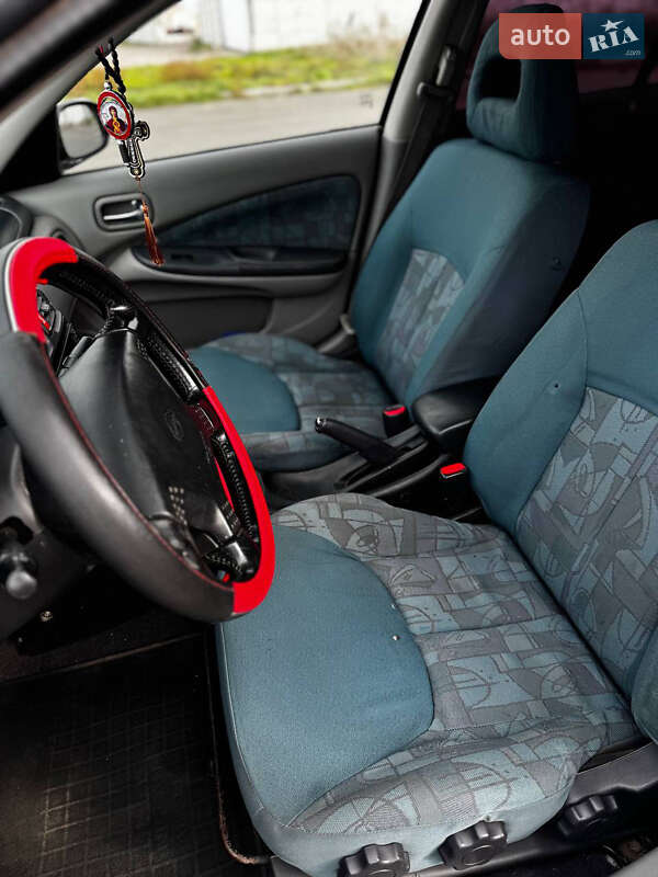 Хетчбек Nissan Almera 2002 в Одесі