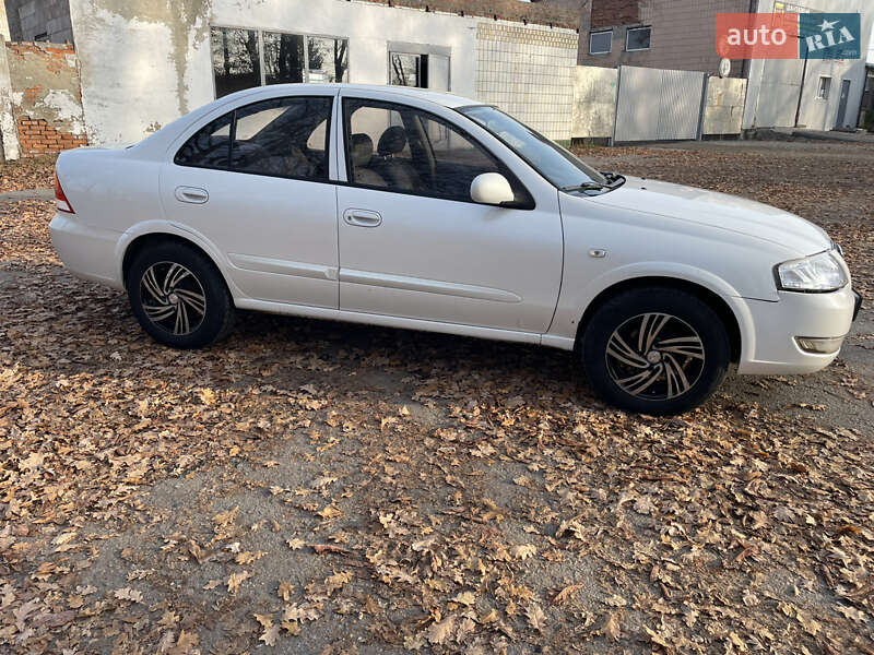 Седан Nissan Almera 2011 в Полтаве