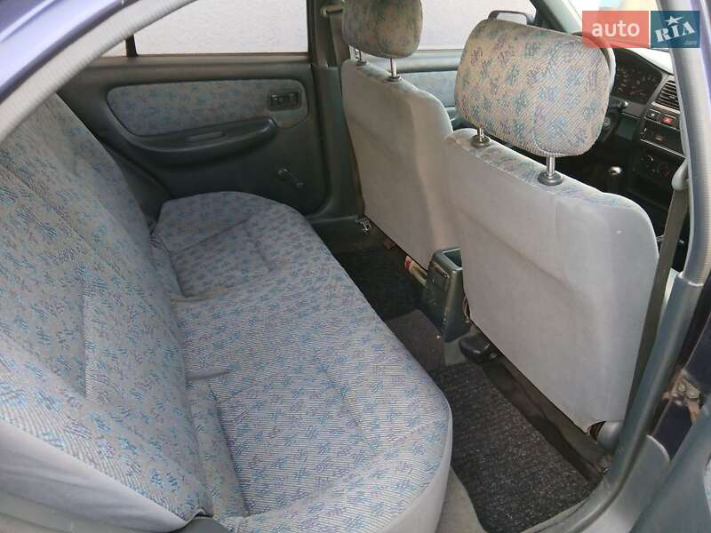 Седан Nissan Almera 1998 в Буске